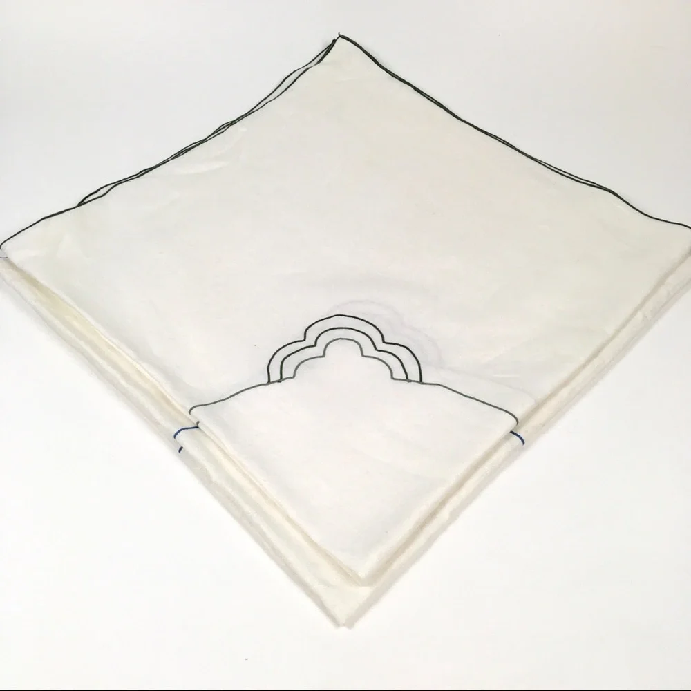 Vintage Linen Embroidered Tablecloths 40